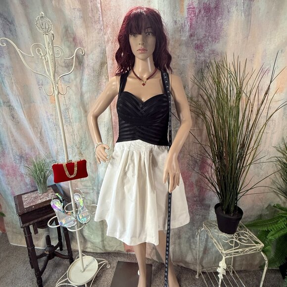 ๐BCBGMaxAzria Contrasting Black & White Mini Cocktail - Party Dress - Picture 6 of 16